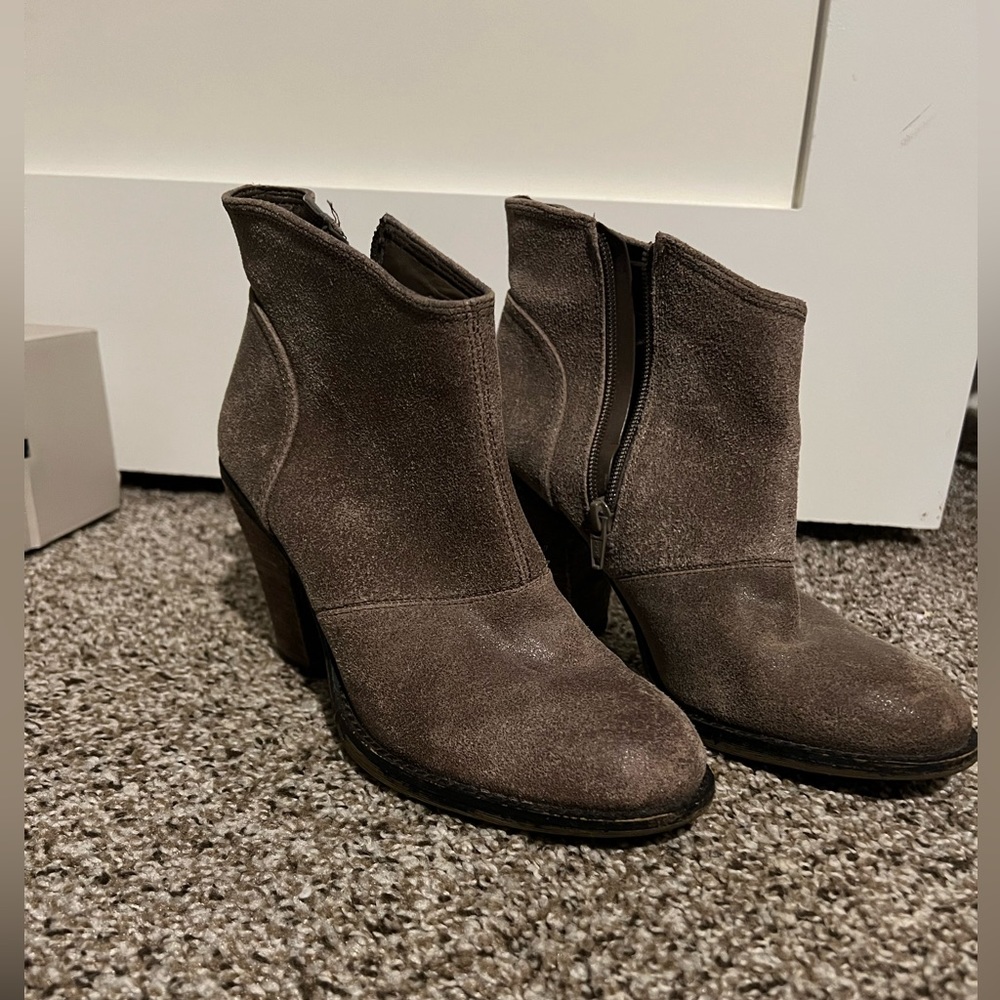 Jessica Simpson Gray Booties
